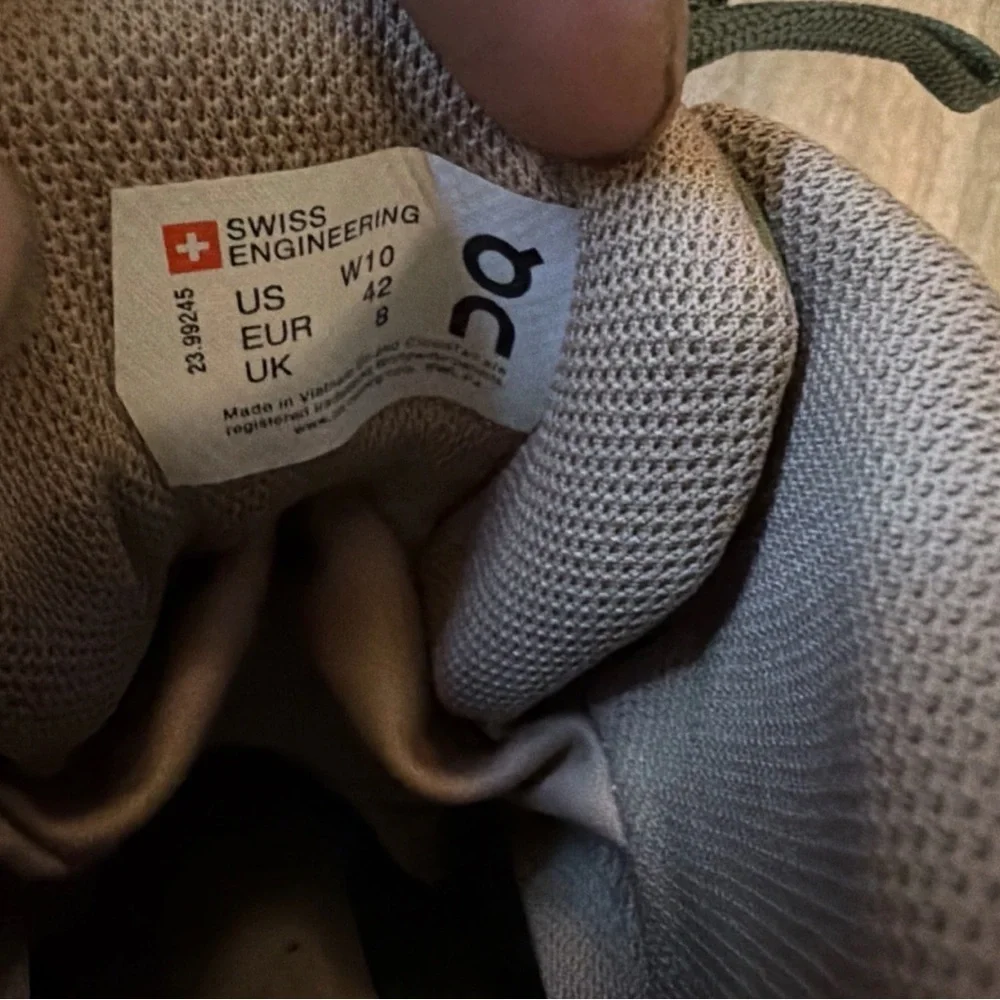 Women’s ON Cloudrock Waterproof Mid-Top Trail Sneakers — Olive Green Size 10 - Picture 4 of 7